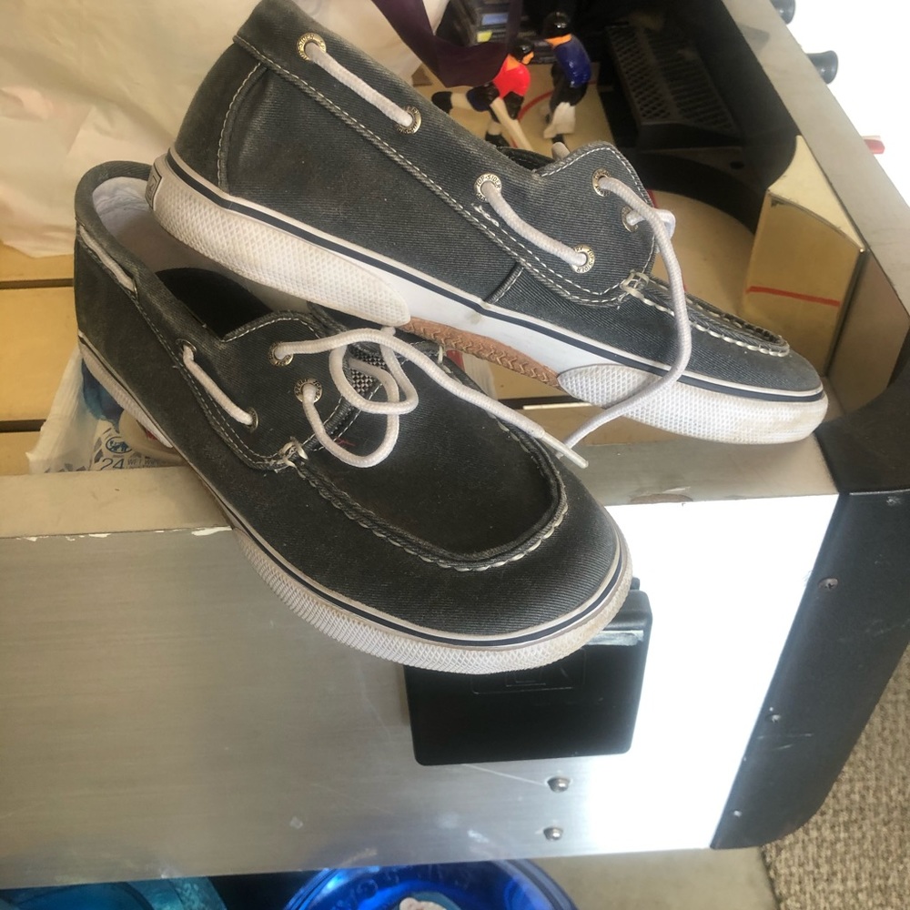 Boys Sperry Topsiders size 4.5
